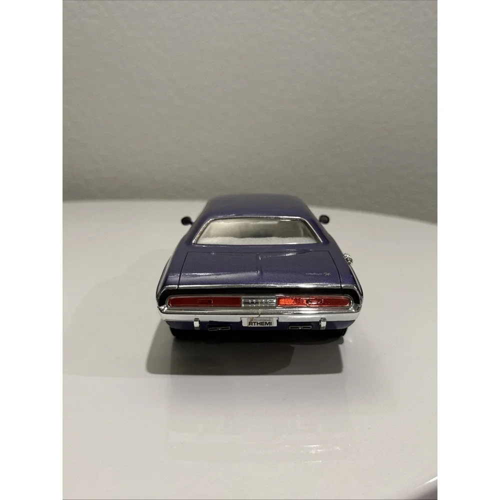 Ertl 1970 Dodge Challenger R/T Purple 1/18